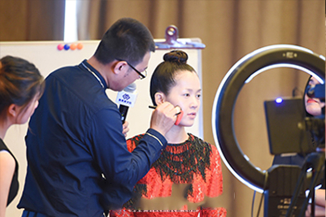 学化妆买什么书