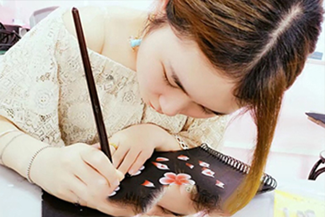 学美容的多吗